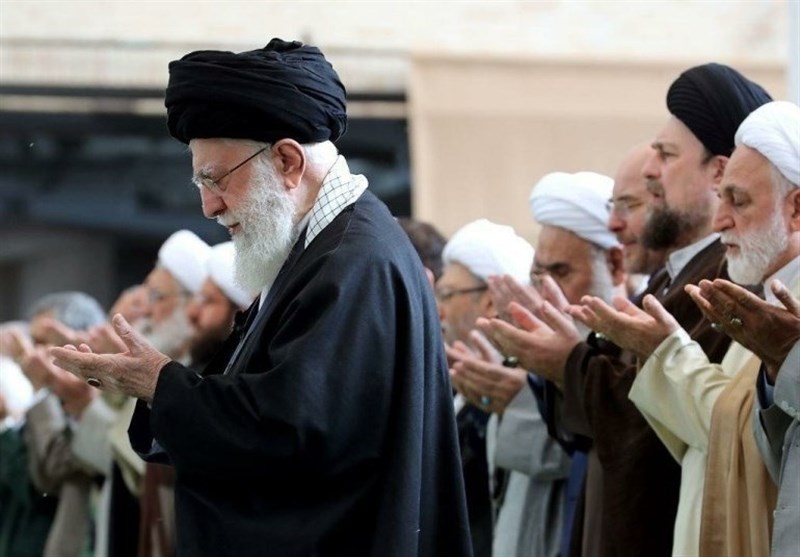 اقامه نماز عید فطر توسط رهبر انقلاب اسلامی در مصلای تهران